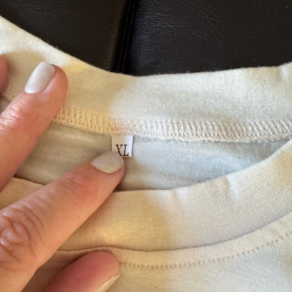 Women’s XL Halloween Graphic Tee - Picture 3 of 4